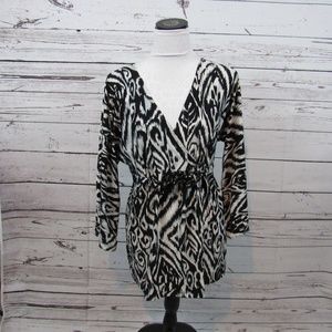 D.F.A. New York black & white ikat print top